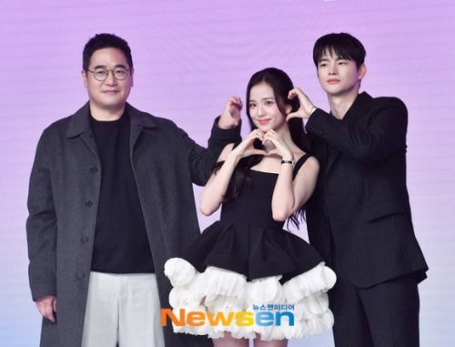 【PHOTO】BLACKPINK ジス＆ソ・イングクら、Netflix「マンスリー彼氏」制作発表会に出席