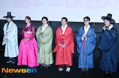 【PHOTO】チョ・ウジン＆チョン・ギョンホら、鮮やかな韓服姿！映画「ボス」舞台挨拶に出席