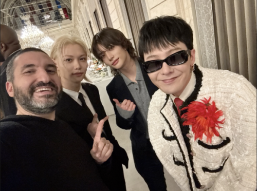 G-DRAGON、Stray Kids ヒョンジン＆フィリックスが一堂に！豪華すぎる記念ショットが話題