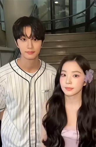 Red Velvet アイリーン、キム・ジェウォンとの意外な縁を明かす「私の友達のいとこ」（動画あり）