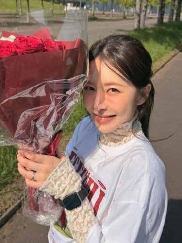 Hezz、日本人の恋人から北海道でプロポーズ！幸せあふれる記念ショットを公開