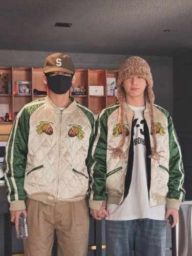 BTSのV＆ジョングクの手つなぎショットも！J-HOPEが近況ショットを続々公開