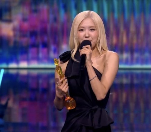 BLACKPINK ロゼ、K-POP初の快挙！英「ブリット・アワード」で受賞&ldquo;愛と感謝を伝えたい&rdquo;