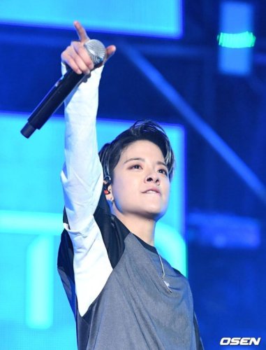 f(x) エンバ、俳優チャ・ヒョンスンをLAの自宅に招待！近況が話題に（動画あり）