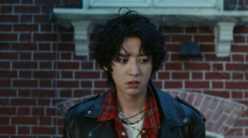 EXO チャンヨル、タイトル曲「Upside Down」MVを公開&hellip;強烈なバンドサウンド