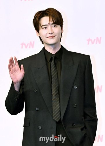 イ・ジョンソク、2週間後に控えたフィリピンでのファンミーティングが中止に「予期せぬ事情により」