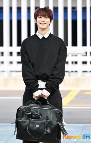 &ldquo;入隊中&rdquo;NCT ドヨン、軍服姿で国務総理主催の晩餐会に出席&hellip;Mad Clownの姿も