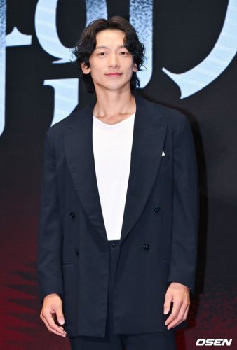 RAIN、聴覚障がいを持つファンへの発言を謝罪「配慮が足りなかった」