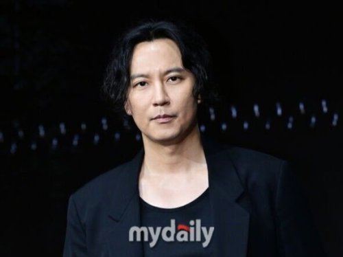 キム・ナムギル、映画「夢遊桃源図」への出演を前向きに検討中