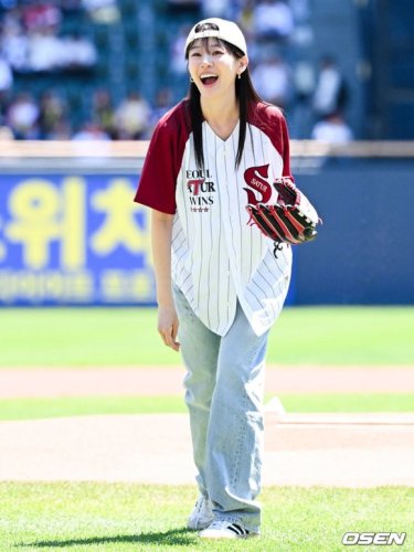 【PHOTO】イ・ジュミョン、始球式に登場&hellip;爽やかな笑顔