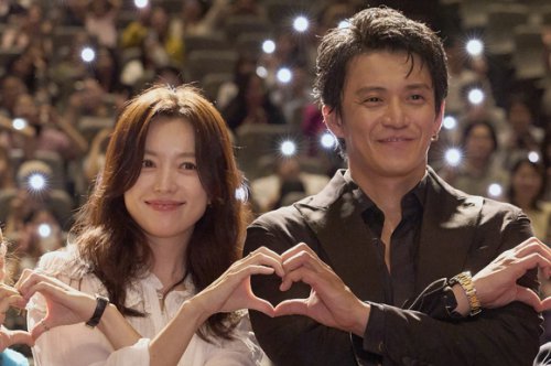 【REPORT】小栗旬、韓国語で&ldquo;サランヘヨ&rdquo;＆指ハート披露！「釜山国際映画祭」でハン・ヒョジュの日本語台詞を絶賛