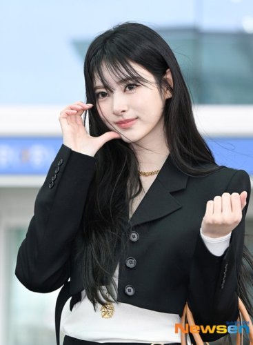 【PHOTO】MEOVV アンナ、ファッションウィークに出席するためフランスへ出国（動画あり）