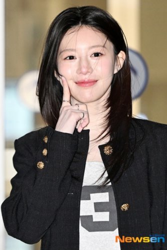 【PHOTO】コ・ユンジョン、海外スケジュールのため出国（動画あり）
