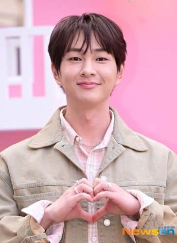 【PHOTO】SHINee オンユ、5thミニアルバム「TOUGH LOVE」発売記念ポップアップイベントに登場