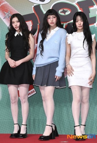 NewJeans ヘリン＆ヘイン＆ハニ、海外での目撃談が話題&hellip;ファンと笑顔で交流も