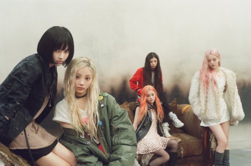 ILLIT、大胆イメチェンに驚き！4thミニアルバム「MAMIHLAPINATAPAI」のコンセプトフォトが話題
