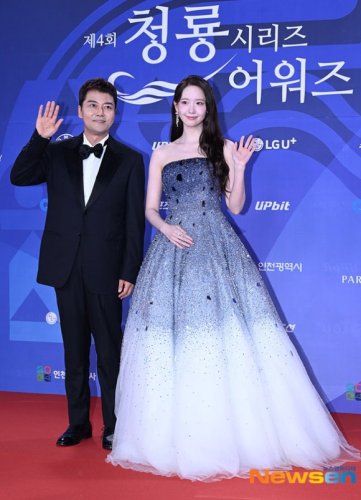 【PHOTO】少女時代 ユナ＆チョン・ヒョンム「第4回青龍シリーズアワード」レッドカーペットに登場（動画あり）