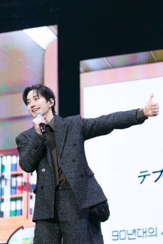 2PM ジュノ、ドラマ「テプン商事」放送記念ファンミーティングが大盛況！甘い歌声も披露