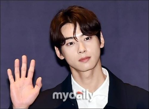 &ldquo;入隊中&rdquo;ASTRO チャウヌ、SEVENTEEN ドギョム＆スングァンを応援！変わらぬ友情をアピール