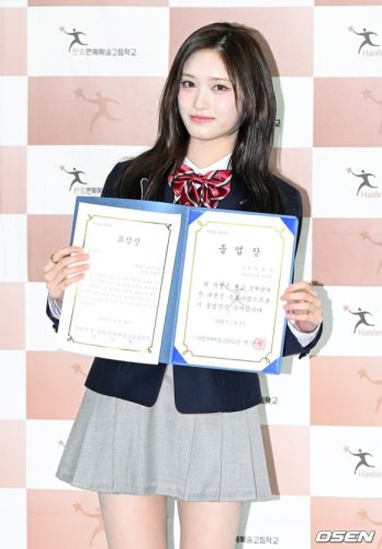 【PHOTO】IVE イソからZB1 ハン・ユジン、TWS ギョンミンまで！ハンリム芸能芸術高校の卒業式に出席