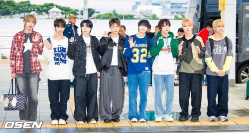 【PHOTO】AHOF「TMA 2025」出演のためマカオへ出国&hellip;爽やかなファッション