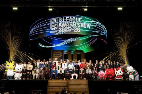 ＆TEAMのメンバー4人、バスケ「B․LEAGUE」表彰式にプレゼンターとして登場！選手からは驚きの声も