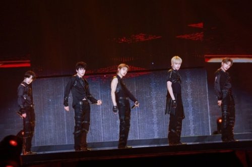 TOMORROW X TOGETHER、3時間超えの東京ドーム公演にファン熱狂！迫力ある演出も話題に「かけがえのない時間だった」