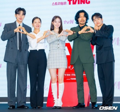 【PHOTO】少女時代 ユナ&amp;イ・チェミンら、新ドラマ「暴君のシェフ」制作発表会に出席