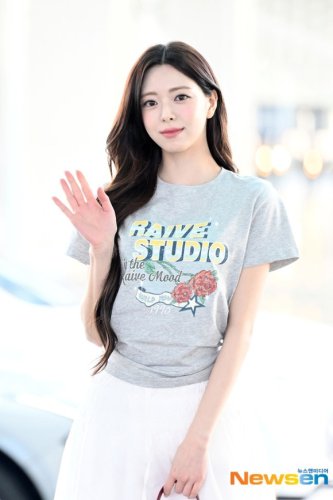 【PHOTO】ITZY ユナ、ファンサイン会のため中国へ出国