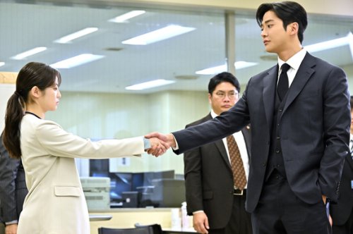 ロウン、キンプリ 永瀬廉と恋のライバルに！？福山雅治主演「映画ラストマン -FIRST LOVE-」場面写真が解禁