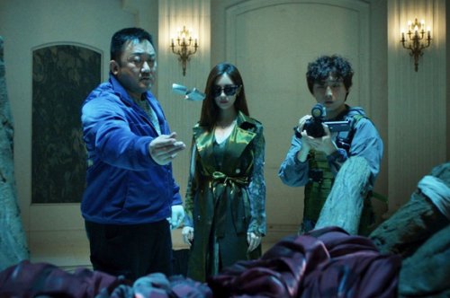 マ・ドンソク＆少女時代 ソヒョンら出演の映画「悪魔祓い株式会社」場面写真が解禁！