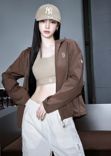 aespaのKARINA、ファッションブランド「MLB」2026年夏キャンペーンのビジュアル公開