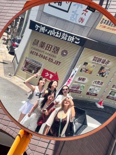 EXID、メンバー全員で日本旅行に！屋外で生ビール＆プリクラ写真も&hellip;記念ショット続々