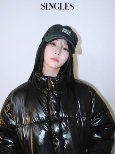 fromis_9 ペク・ジホン、真冬のダウンジャケットもスタイリッシュに