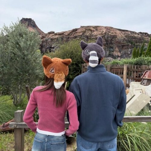 IZ*ONE出身チェ・イェナ、ディズニーシーで実兄チェ・ソンミンとお揃いショット！日本旅行を満喫
