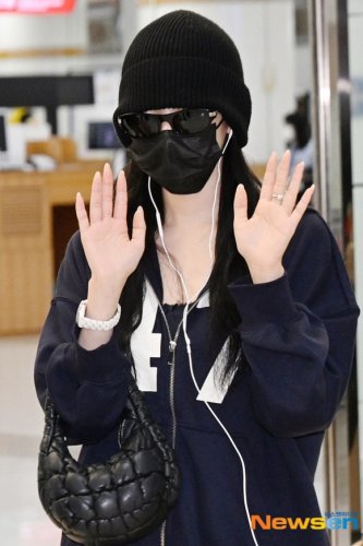【PHOTO】aespaのGISELLE＆NINGNING、アリーナツアーを終えて韓国に到着（動画あり）