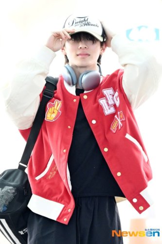 【PHOTO】VERIVERY カンミン、海外スケジュールのため出国&hellip;爽やかなビジュアル