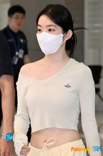 【PHOTO】Red Velvet アイリーン＆スルギ、コンサートツアーの台湾公演を終えて韓国に到着（動画あり）