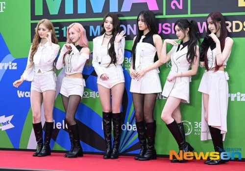 【PHOTO】IVE「MMA 2025」レッドカーペットに登場