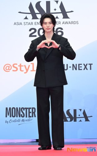 【PHOTO】イ・チェミン「ASEA 2026」2日目のレッドカーペットに登場
