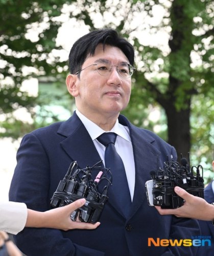HYBE バン・シヒョク議長、韓国警察が逮捕状を請求&hellip;不正取引の疑い