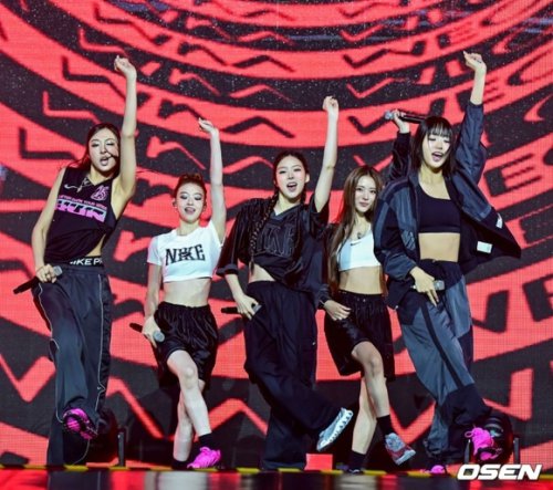 【PHOTO】MEOVV、CRUSH、Davichi、ランニング大会「AFTER DARK TOUR SEOUL 10K」で祝賀公演を披露
