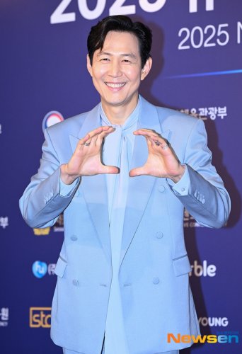 【PHOTO】イ・ジョンジェ「第7回 NEWSIS K-EXPO」レッドカーペットに登場
