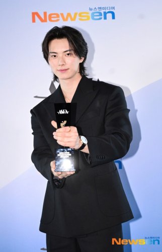 【PHOTO】イ・チェミン「ASEA 2026」2日目のステージに登場