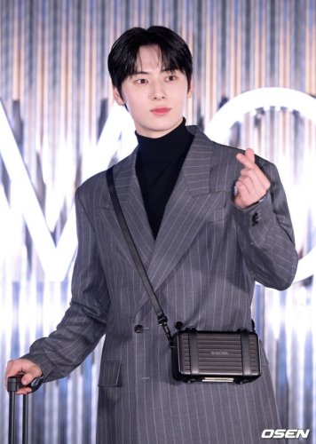 ファン・ミンヒョン、除隊と同時にファンに挨拶！愛情溢れるメッセージ「もうどこにも行かない」