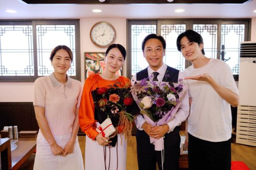 志尊淳と熱いハグ＆日本語で挨拶も！オ・マンソク、キム・ドワンら韓国キャストがクランクアップ