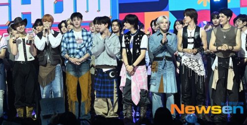 【PHOTO】&amp;TEAM、4/29放送の「SHOW CHAMPION」で1位を獲得！