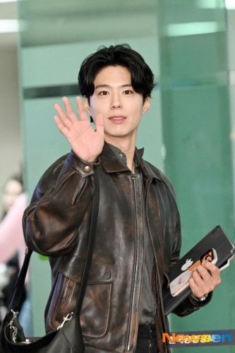 【PHOTO】パク・ボゴム、ファンサイン会のため日本へ！爽やかな笑顔で挨拶（動画あり）