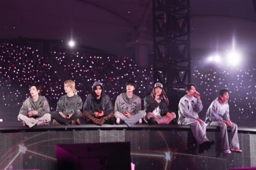 BTS、釜山公演の開演が1時間以上遅延する事態に&hellip;HYBEが謝罪・ファンからは困惑の声