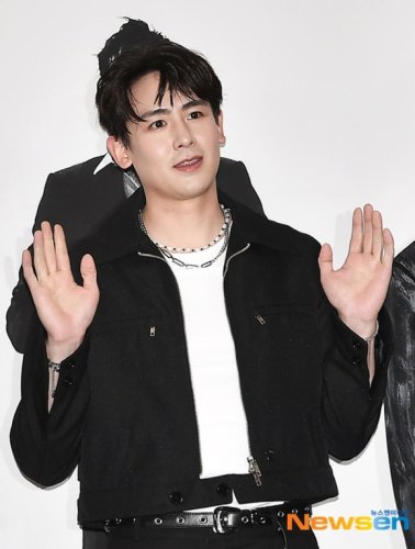 2PM ニックン、自宅近くでサセンファンからストーカー・暴行の被害に&hellip;法的措置へ「警察に助け求めパトカーで帰宅」
